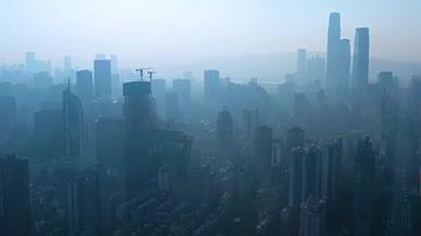 环境污染城市雾霾城市建筑森林糟糕空气质量视频的预览图